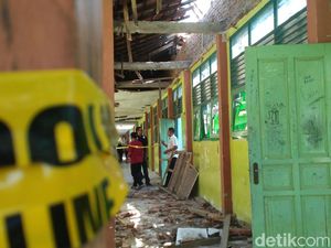 Dua Kelas SMPN 2 Plumbon Cirebon Ambruk, Puluhan Siswa Terluka