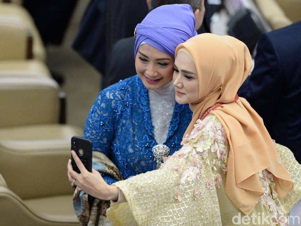 Para Seleb di DPR yang Jadi Tempat Keluhan Netizen Para Seleb di DPR yang Jadi Tempat Keluhan Netizen