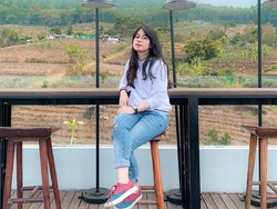 Viral, Aksi Mahasiswi Cantik Crazy Rich Surabayan Demo Pakai Mobil Mewah