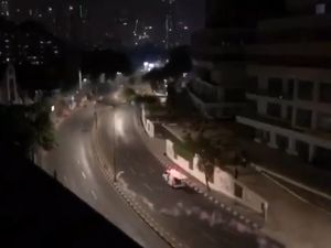 Viral Video Ambulans Ditembak Gas Air Mata, Ini Penjelasan Polri Viral Video Ambulans Ditembak Gas Air Mata, Ini Penjelasan Polri