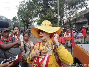 Presiden Perdamaian Hadir di Demo, Mahasiswa Hormat dan Cium Tangan