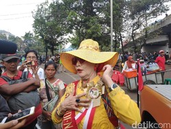 Presiden Perdamaian Hadir di Demo, Mahasiswa Hormat dan Cium Tangan