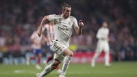 Gareth Bale punya kontribusi cukup baik selama memperkuat Madrid dengan membawa timnya meraih empat gelar Liga Champions dan satu gelar La Liga. Namun para pendukung Los Blancos menilai ia tak tampil dengan sepenuh hati pada klubnya.   Ia terlalu sering absen dengan berbagai alasan padahal gajinya 600 ribu pounds (Rp 10 miliar) per pekan. Para fans pernah menyoraki Bale dengan desagradecido atau dalam Bahasa Indonesia berarti tidak tahu berterimakasih.  (Foto: AP Photo/Bernat Armangue)