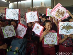 Foto: 2.832 Pelajar Cirebon Membatik dan Pecahkan Rekor MURI