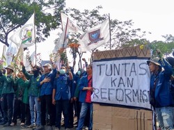Sempat Tertahan di TVRI, Mahasiswa Kini Bergerak ke DPR