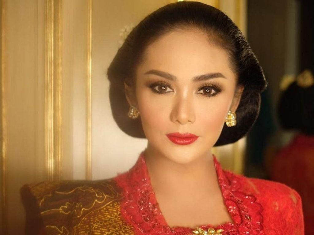 Krisdayanti: Dulu Hibur Anggota Dewan, Kini Berkantor di Senayan Krisdayanti: Dulu Hibur Anggota Dewan, Kini Berkantor di Senayan