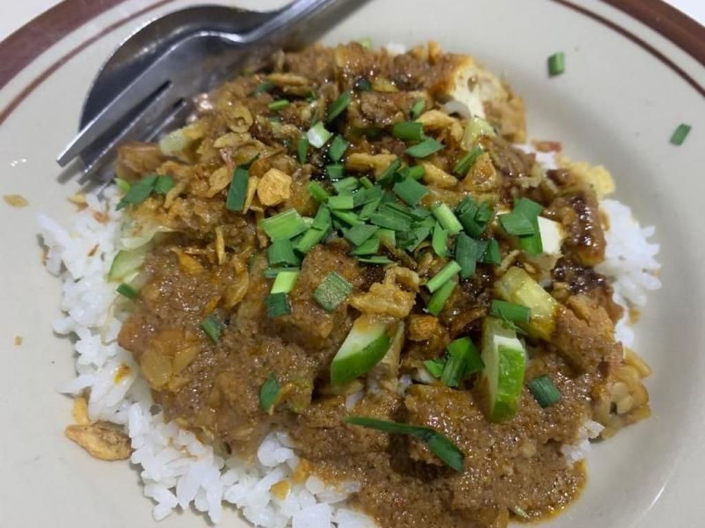 Liburan ke Cirebon, Wajib Coba Kuliner Nasi Lengko Liburan ke Cirebon, Wajib Coba Kuliner Nasi Lengko