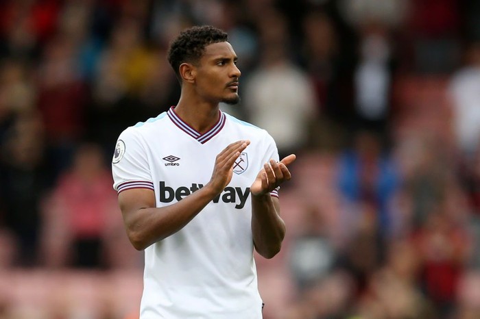  Sebastien Haller of West Ham United acknowledges the fans after the Premier League match between AFC Bournemouth and West Ham United at Vitality Stadium on September 28, 2019 in Bournemouth, United Kingdom. (Photo by Steve Bardens/Getty Images)