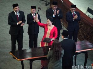 Puan, Harapan, dan Paradoks Kesetaraan Gender dalam Politik Puan, Harapan, dan Paradoks Kesetaraan Gender dalam Politik