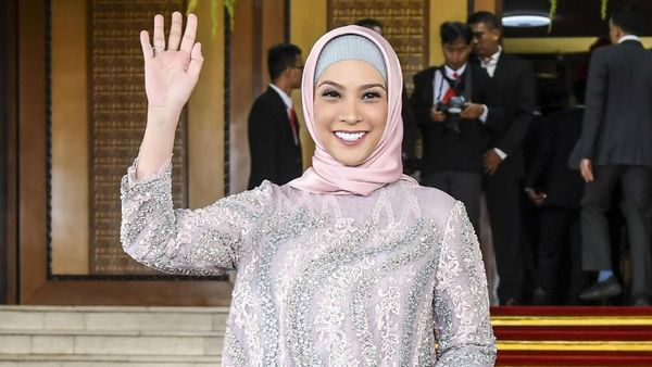 Deretan Gaya Artis Berhijab yang Dilantik Jadi Anggota DPR