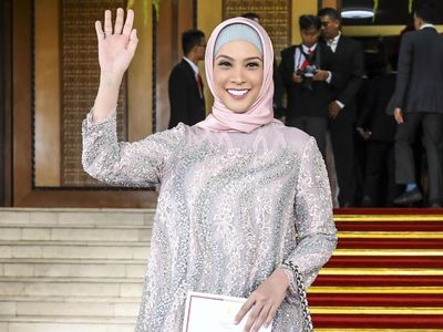 Deretan Gaya Artis Berhijab yang Dilantik Jadi Anggota DPR