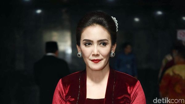 Senyum Rieke Diah Pitaloka yang Tiga Kali Dilantik