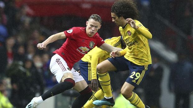 Scott McTominay berpeluang menggantikan peran Paul Pogba.