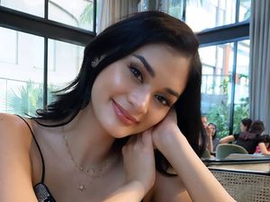 Gaya Ngopi Pia Wurtzbach, Miss Universe 2015 yang Liburan di Bali Gaya Ngopi Pia Wurtzbach, Miss Universe 2015 yang Liburan di Bali