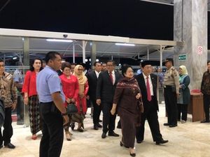 Megawati Hadiri Pelantikan Puan Jadi Ketua DPR Megawati Hadiri Pelantikan Puan Jadi Ketua DPR