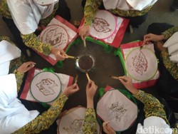 Jelang Hari Batik, 2.832 Pelajar Cirebon Membatik Bersama