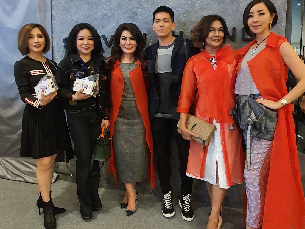 Desainer Ini Buat Koleksi Baju Terinspirasi dari Barang Antik Desainer Ini Buat Koleksi Baju Terinspirasi dari Barang Antik