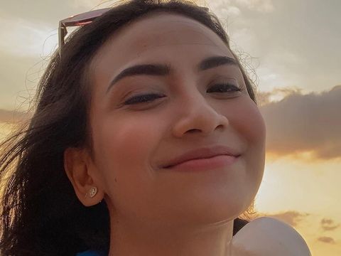 Vanessa Angel Pakai Baju Renang Seksi, Netizen: Tes Ketajaman Mata - InsertLive