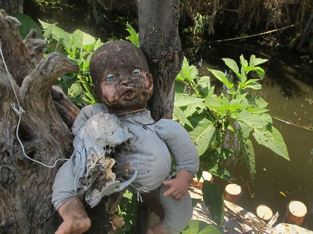 Ada Paket Wisata Horor ke Pulau Boneka Saat Festival Kematian Ada Paket Wisata Horor ke Pulau Boneka Saat Festival Kematian