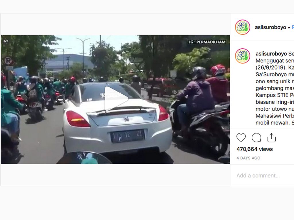 Reaksi Netizen Kala Mahasiswa Surabaya Demo Pakai Mobil Mewah