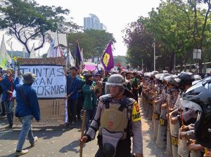 Video Mahasiswa Kembali Beraksi di Sekitar Gedung DPR
