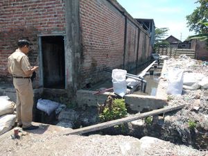 Saluran Ditutup Warga Karena Cemari Irigasi, Ini Kata Pemilik Home Industry
