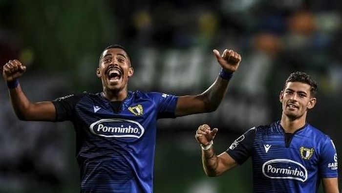 Famalicao, klub promosi yang memuncaki klasemen Liga Portugal dan belum terkalahkan setelah 7 pekan (PATRICIA DE MELO MOREIRA / AFP) Famalicao, klub promosi yang memuncaki klasemen Liga Portugal dan belum terkalahkan setelah 7 pekan (PATRICIA DE MELO MOREIRA / AFP)