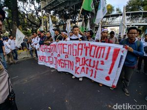 3 Kelompok Massa Demo di Monas, Tuntutannya Beda-beda 3 Kelompok Massa Demo di Monas, Tuntutannya Beda-beda