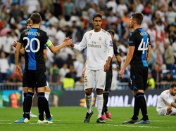 Madrid berupaya menambah gol lagi sisa pertandingan, Ada satu peluang didapat pada menit akhir injury time dari situasi sepak pojok tapi sundulan Varane masih melayang. Skor akhir 2-2. REUTERS/Jon Nazca.