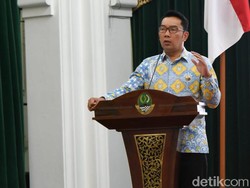 Ridwan Kamil Pamer Batik Modern Buatannya Sendiri, Ada yang Ala Iron Man