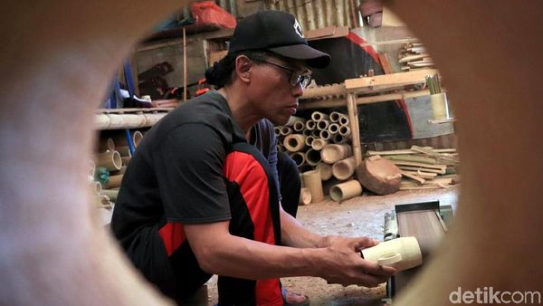 Mengintip Pembuatan Perabotan Ramah Lingkungan dari Bambu