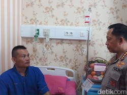 Ke RS Polri, Tito Karnavian Jenguk 7 Polisi Korban Ricuh Demo DPR