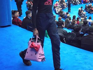 Balenciaga Rilis Tas untuk Pria Bergambar Hello Kitty, Yay or Nay?