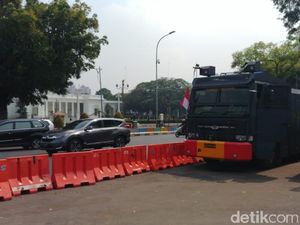 Jelang Demo Buruh Depan Istana Merdeka, Water Cannon Disiagakan