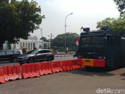 Jelang Demo Buruh Depan Istana Merdeka, Water Cannon Disiagakan