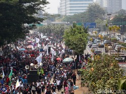 Pekerja Pabrik Toyota Tak Turut Ramaikan Demo Buruh