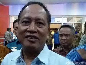 Mahasiswa Masih Demo, Menristek: Rektor-Dosen PTN Harus Tunduk ke Negara Mahasiswa Masih Demo, Menristek: Rektor-Dosen PTN Harus Tunduk ke Negara