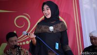 Seru! Fashion Show Peringati Hari Batik di SMKN 1 Sumedang