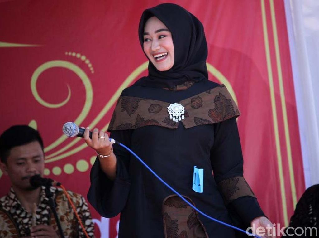 Seru! Fashion Show Peringati Hari Batik di SMKN 1 Sumedang Seru! Fashion Show Peringati Hari Batik di SMKN 1 Sumedang
