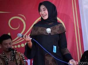 Seru! Fashion Show Peringati Hari Batik di SMKN 1 Sumedang Seru! Fashion Show Peringati Hari Batik di SMKN 1 Sumedang