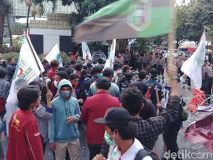 Ada Demo, Kondisi Lalu Lintas di Sekitar Monas Padat