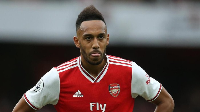 LONDON, ENGLAND - SEPTEMBER 22: Pierre-Emerick Aubameyang of Arsenal looks on during the Premier League match between Arsenal FC and Aston Villa at Emirates Stadium on September 22, 2019 in London, United Kingdom. (Photo by Steve Bardens/Getty Images)