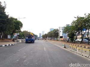 Senangnya Pekerja Kantoran Tak Ada Lagi Demo Sampai Malam di Sekitar DPR Senangnya Pekerja Kantoran Tak Ada Lagi Demo Sampai Malam di Sekitar DPR