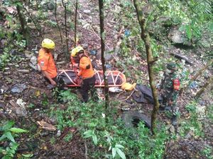 Mobil Masuk Jurang Dekat Danau Toba, 1 Tewas dan 1 Luka