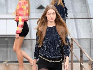 Wow, Ramai Gigi Hadid Disebut Superhero Wow, Ramai Gigi Hadid Disebut Superhero