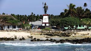 Melihat Lebih Dekat Patung Pahlawan Santiago di Miangas