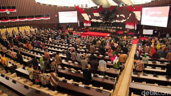 376 Anggota Dewan Hadiri Sidang Paripurna MPR Kedua