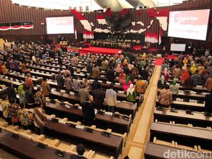 376 Anggota Dewan Hadiri Sidang Paripurna MPR Kedua 376 Anggota Dewan Hadiri Sidang Paripurna MPR Kedua