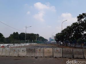 Jelang Demo Buruh Depan DPR, Lalin Jl Gatsu arah Slipi Dialihkan
