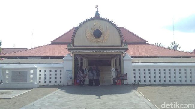 Beredar Undangan Acara di Masjid Kauman, Ini Kata Keraton Beredar Undangan Acara di Masjid Kauman, Ini Kata Keraton